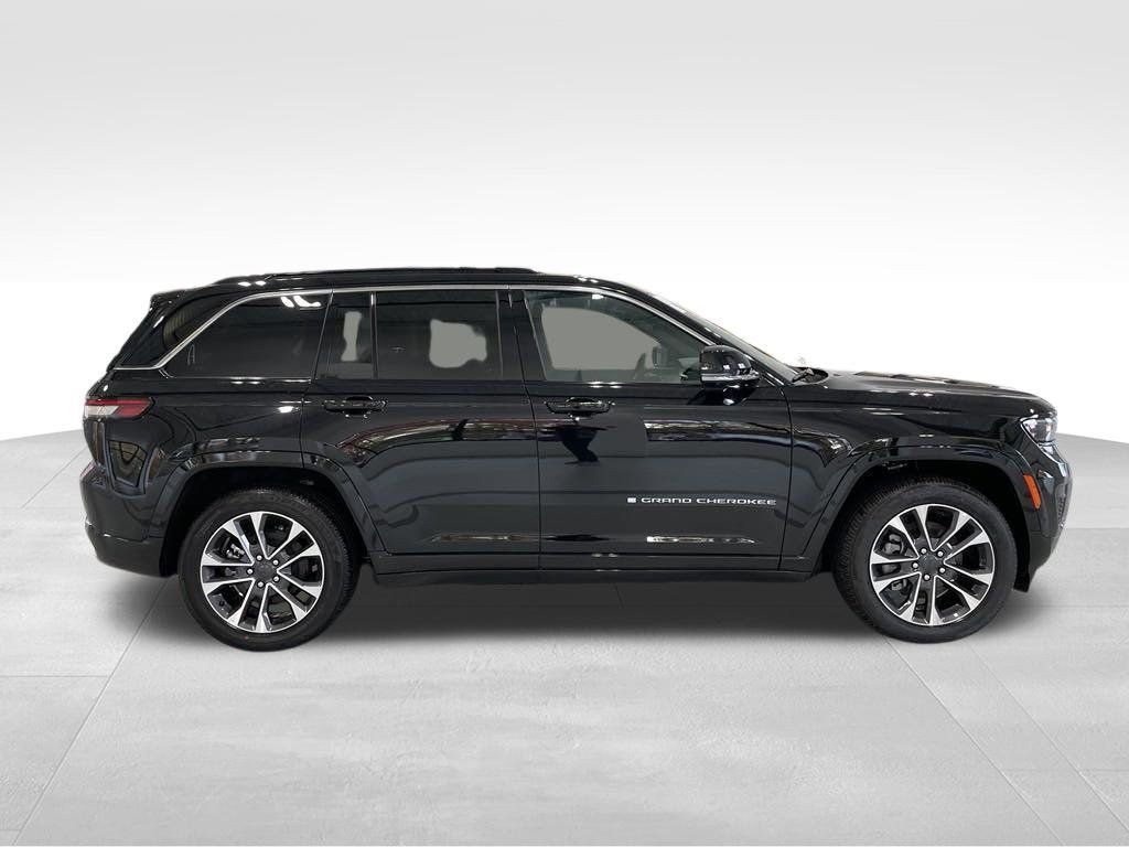 Used 2024 Jeep Grand Cherokee Overland w/ Advanced Protech Group III AWD/4WD image 3