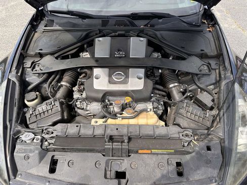 Used 2019 Nissan 370Z Roadster RWD image 8