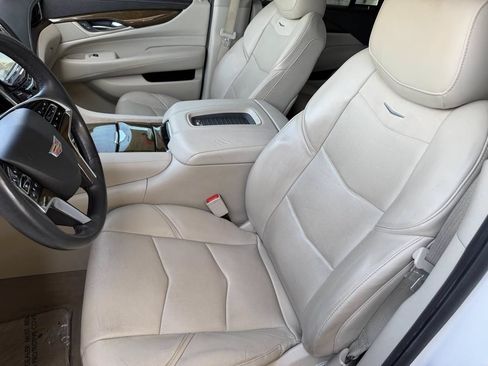 Used 2018 Cadillac Escalade Luxury RWD image 17