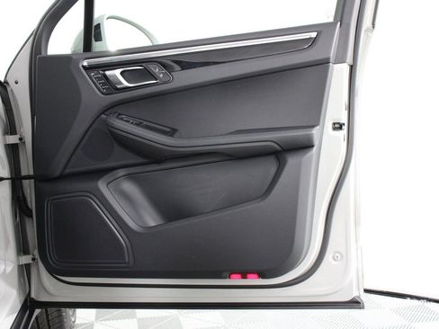 Certified 2026 Porsche Macan image 23