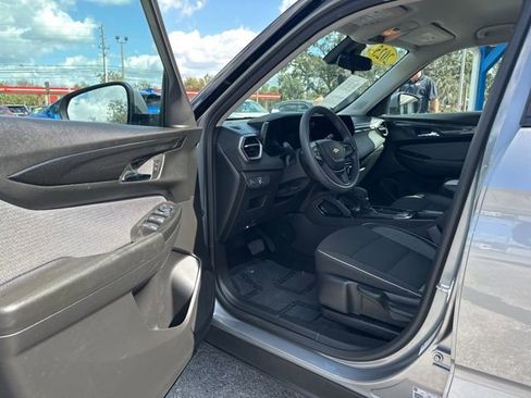 Used 2025 Chevrolet TrailBlazer LT image 7