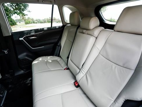 Used 2022 Toyota RAV4 XLE image 26