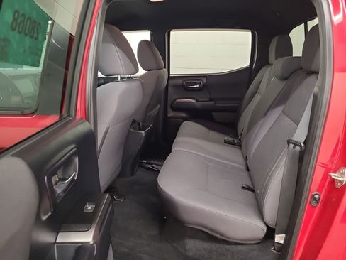 Used 2018 Toyota Tacoma TRD Sport image 3