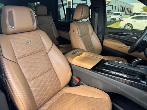 Used 2023 Cadillac Escalade Premium Luxury w/ Performance Package AWD/4WD image 16