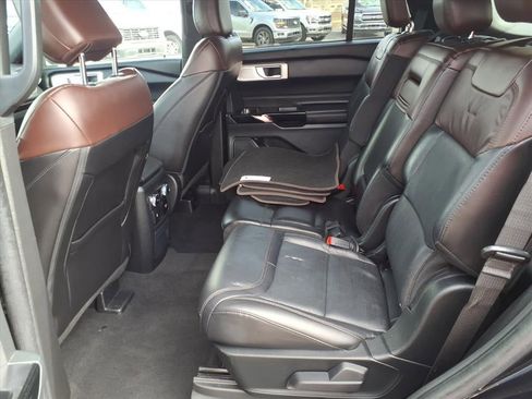 Certified 2023 Ford Explorer Platinum w/ Technology Package image 18