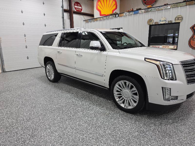 Used 2018 Cadillac Escalade ESV Platinum AWD/4WD image 4