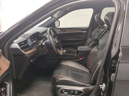 Used 2022 Jeep Grand Cherokee Summit w/ Advanced Protech Group IV image 18