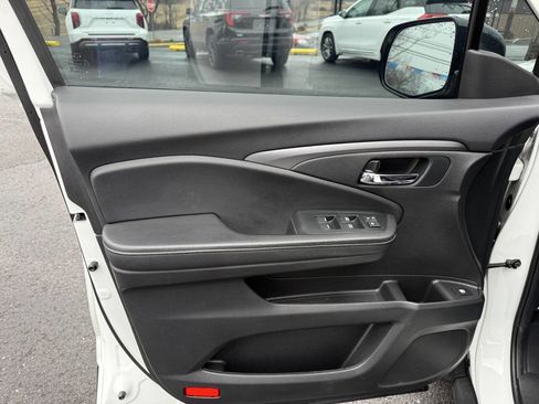 Used 2022 Honda Ridgeline Sport image 9