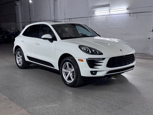 Used 2018 Porsche Macan AWD/4WD image 3