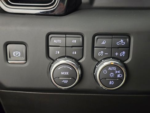 Used 2024 GMC Sierra 1500 AT4 w/ Technology Package AWD/4WD image 37