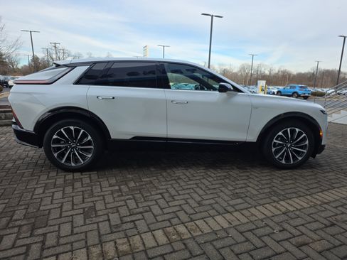 Used 2025 Cadillac Lyriq Sport image 6