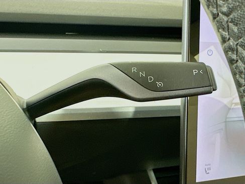 Used 2019 Tesla Model 3 Standard Range image 24