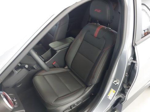 Used 2026 Chevrolet Trax RS w/ Sunroof Package FWD image 22