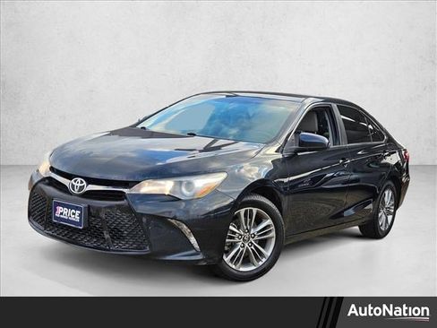 Used 2017 Toyota Camry SE image 1