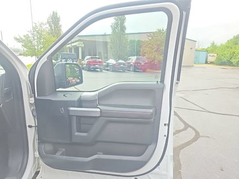 Used 2017 Ford F150 XLT w/ Equipment Group 302A Luxury AWD/4WD image 36