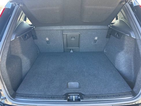 Certified 2025 Volvo XC40 B5 Core image 11
