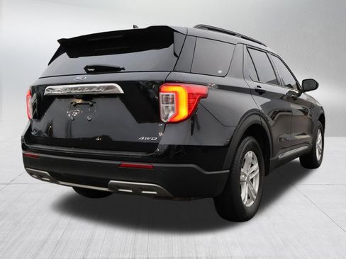 Used 2022 Ford Explorer XLT w/ Equipment Group 202A image 7