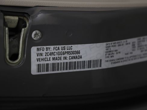 Used 2023 Chrysler Pacifica Limited image 31