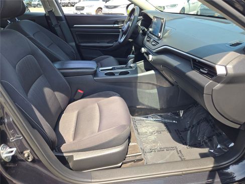 Used 2022 Nissan Altima 2.5 SV FWD image 6
