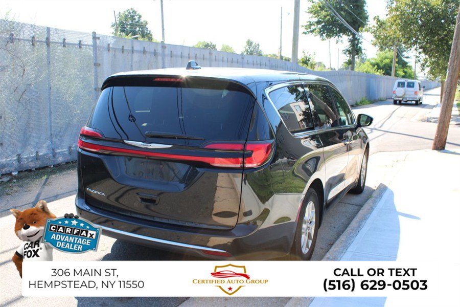 Used 2025 Chrysler Pacifica Select FWD image 5