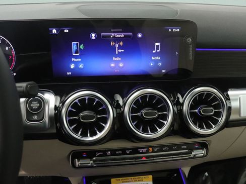 New 2026 Mercedes-Benz GLB 250 image 5
