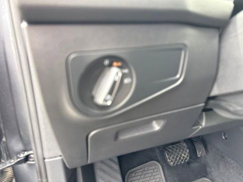 Used 2022 Volkswagen Tiguan SE FWD image 19
