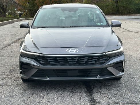 Used 2024 Hyundai Elantra Limited image 3