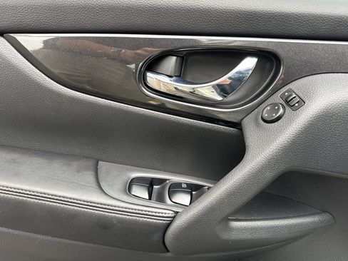 Used 2017 Nissan Rogue SV AWD/4WD image 11