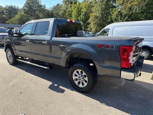 Used 2019 Ford F250 XLT w/ XLT Premium Package AWD/4WD image 3