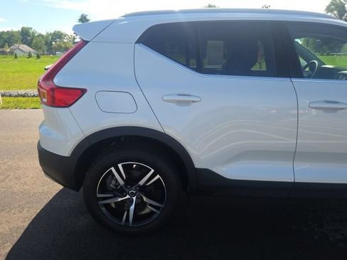 Used 2023 Volvo XC40 B5 Plus AWD/4WD image 7