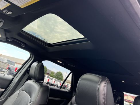 Used 2018 Ford Explorer XLT w/ Equipment Group 202A AWD/4WD image 24