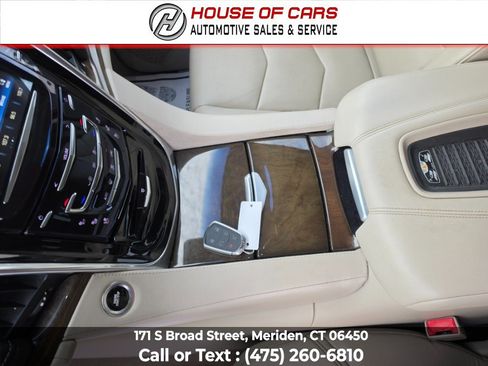 Used 2019 Cadillac Escalade Luxury AWD/4WD image 31