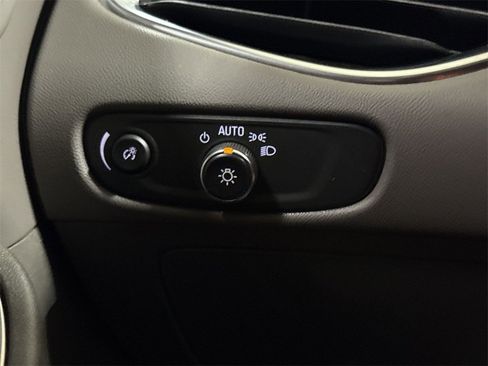 Used 2018 Chevrolet Malibu Premier w/ Premier Sun and Wheel Package image 19