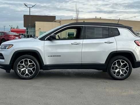 Used 2025 Jeep Compass Limited AWD/4WD image 8