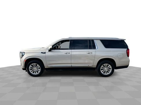 Used 2023 GMC Yukon XL SLT w/ SLT Luxury Package image 5