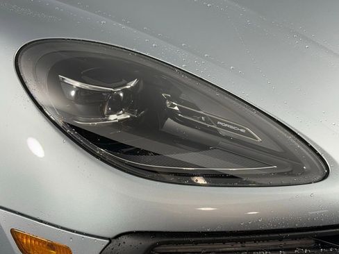 New 2026 Porsche Macan image 15