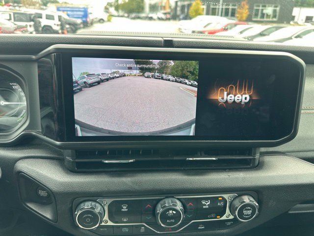 Used 2024 Jeep Wrangler Unlimited AWD/4WD image 16