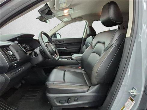 Used 2024 Nissan Pathfinder SL AWD/4WD image 16