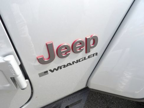 Used 2024 Jeep Wrangler Unlimited Rubicon AWD/4WD image 18