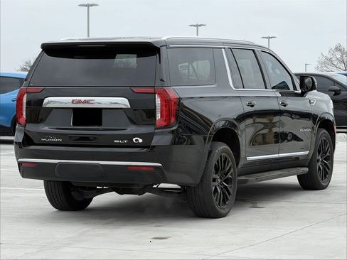 Used 2022 GMC Yukon XL SLT w/ SLT Premium Package image 4
