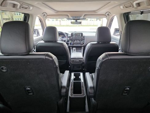 Used 2024 Nissan Pathfinder Platinum image 32