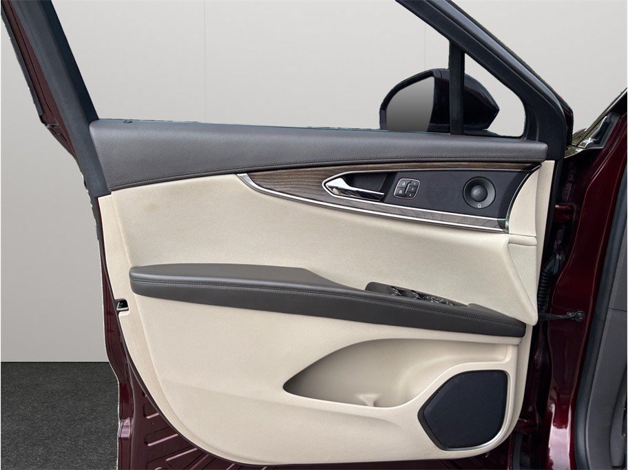 Used 2019 Lincoln Nautilus Select FWD image 23