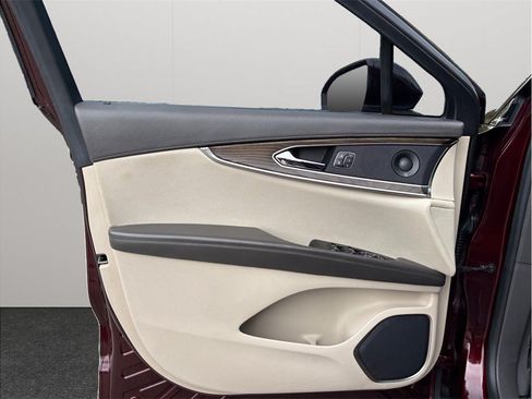 Used 2019 Lincoln Nautilus Select FWD image 23