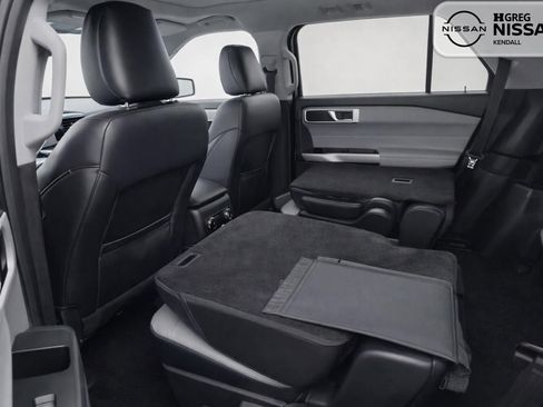 Used 2021 Ford Explorer XLT w/ Equipment Group 202A image 14