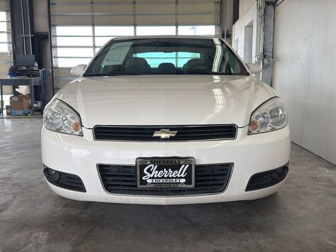 Used 2009 Chevrolet Impala LTZ FWD image 2