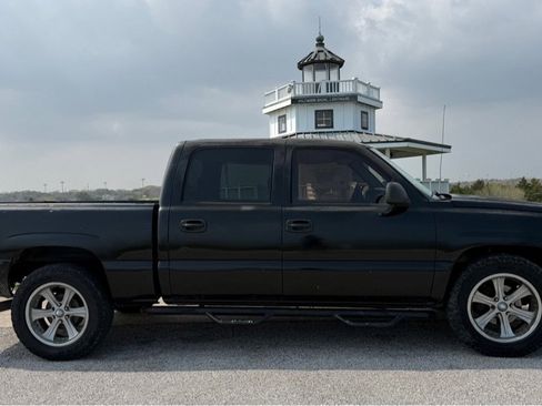 Used 2006 Chevrolet Silverado 1500 LT w/ Onstar Plus Package image 4