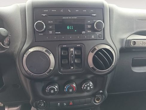 Used 2015 Jeep Wrangler Unlimited Sport w/ Quick Order Package 24S AWD/4WD image 10