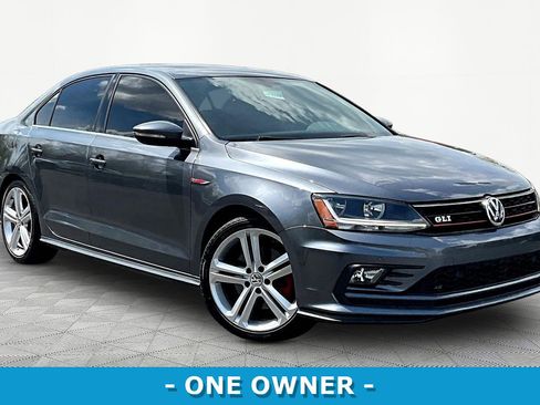 Used 2017 Volkswagen Jetta GLI image 3