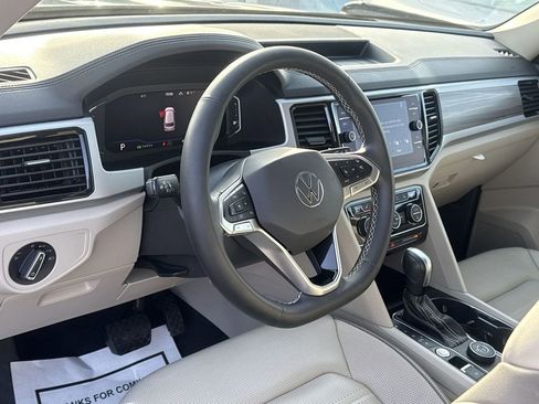 Used 2021 Volkswagen Atlas SEL Premium image 16