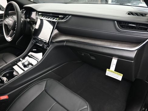 New 2025 Jeep Grand Cherokee L Overland image 42